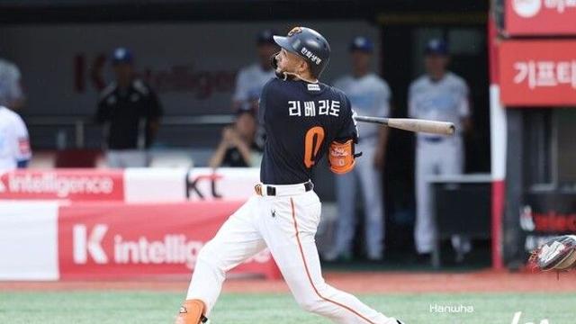 한화, KT에 6-5 강우 콜드승 거두고 8연승…'홈런 3방' 두산, SSG 제압(종합)