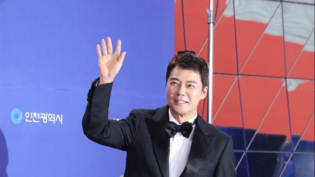 이준영·이준혁은 괜찮다는데… 전현무, SNS ‘비난 댓글’ 폭주 [왓IS]