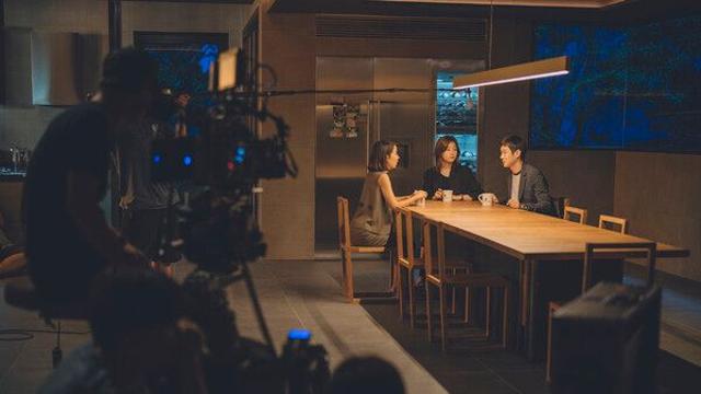 '기생충' 속 그 냉장고 출시…초고가 가전 시장 흔든다