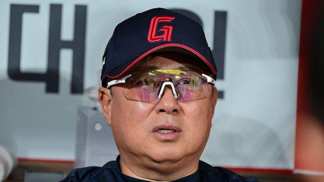 '병살타 압도적 1위' 롯데, 명장도 답답…