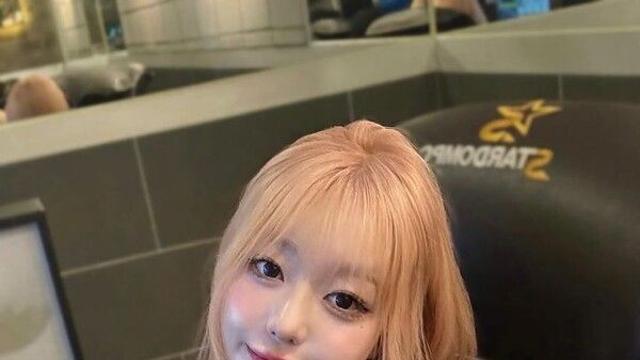 롤하러 간 장원영?…닮은꼴 치어리더 미모 과시