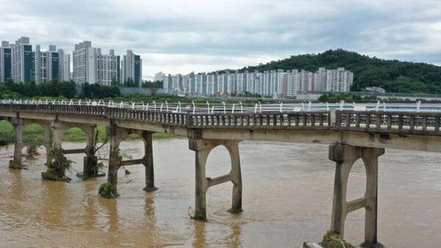 국힘 지도부, 충남 예산서 수해 복구 활동…