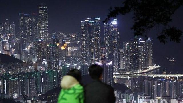 부산, 구름 많고 무더운 날씨…낮 최고기온 31도