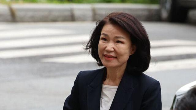 '법카 유용 의혹' 이진숙 방통위원장 2주 만에 다시 조사