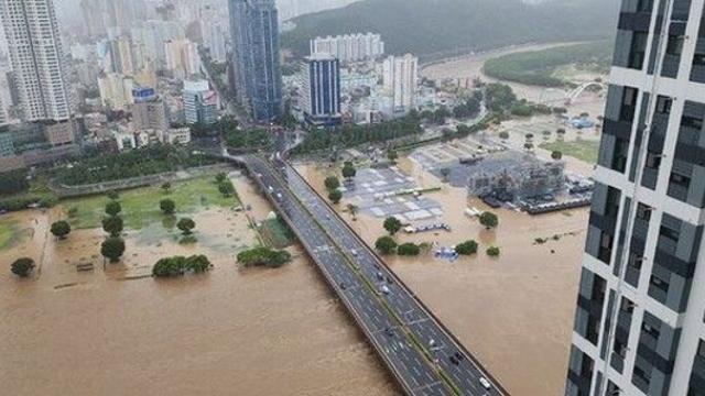 집중호우 나흘째…항공기 23편 결항·도로 곳곳 통제(종합)