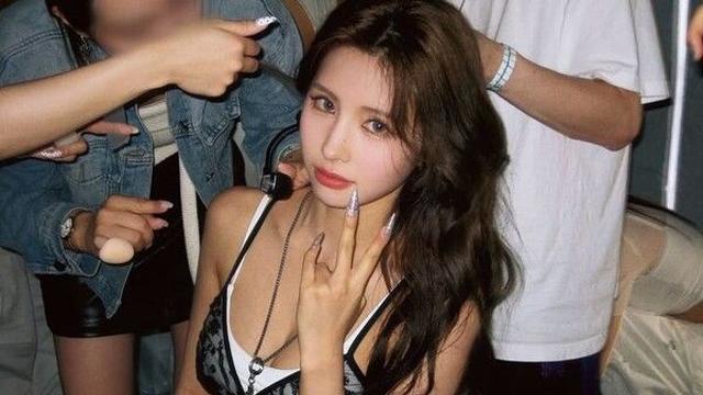 치어리더 전은비, 걸그룹 탈퇴 후 근황…선명한 '11자' 복근