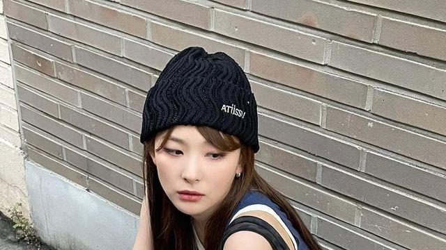 '사복 천재' 슬기, 평범한 담벼락을 런웨이로 만들다