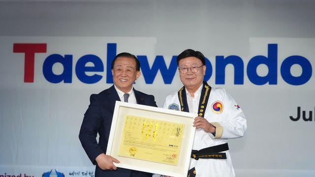'태권도 7단' 문승우 전북도의장, '명예 9단' 됐다