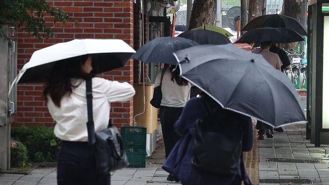 충북 구름 많고 소나기…낮 최고 32∼34도