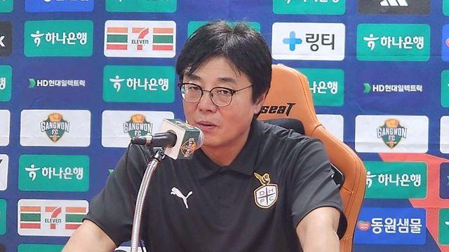 '패무무무무무' 황선홍 감독, 후반 추가시간 2실점에 한숨…