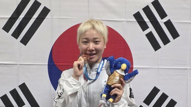 수영 이은지, 여자 배영 200ｍ 한국 신기록…하계U대회 동메달