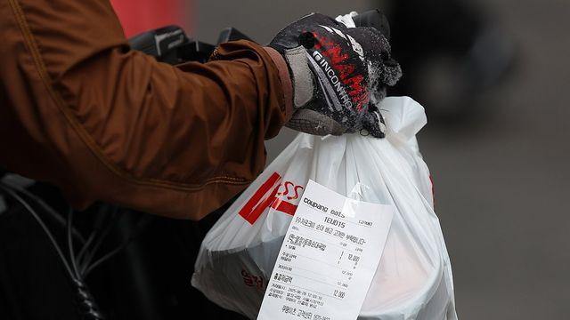 자영업자 옥죄는 배달앱수수료…'상한제' 온플법에 담나