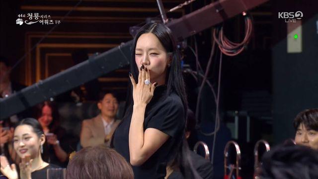 “인기상 처음” 이혜리, 박보검→아이유와 어깨 나란히 (청룡시리즈어워즈)