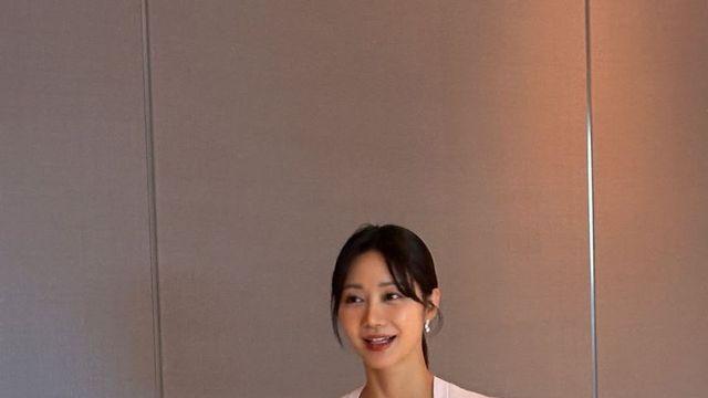 한그루, 핑크 볼레로 원피스로 선보인 단아한 하객룩의 정석