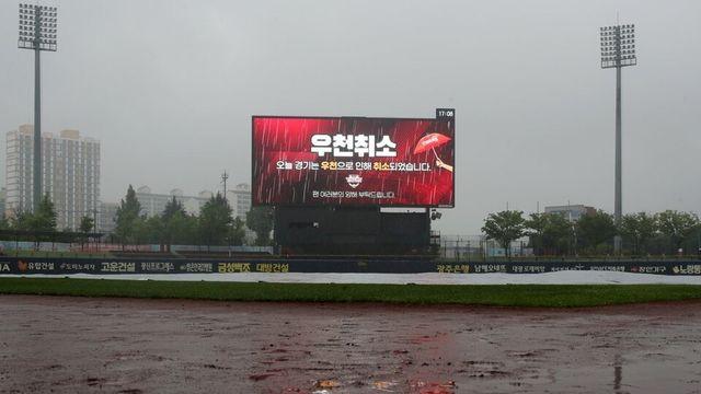 폭우에 제동 걸린 프로야구... 후반기 컨디션 관리 변수로