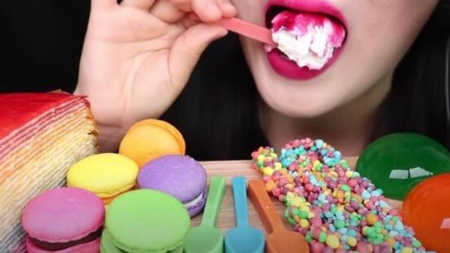 입만 나오는 '먹방' 유튜버 수익이 연 2300억?…업계 전문가가 본 진실은