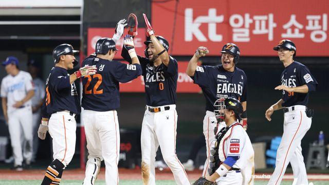 1위답다! 이렇게 완벽한 9연승이라니…김경문 감독 
