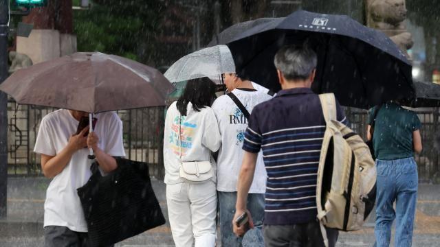 [내일날씨] 전국 곳곳 소나기…낮 최고 34도
