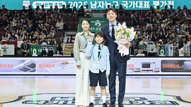 박수받으며 '농구 국가대표 은퇴식' 박찬희 