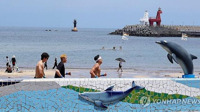 제주 구름 많고 곳곳 소나기…낮 최고 30∼32도