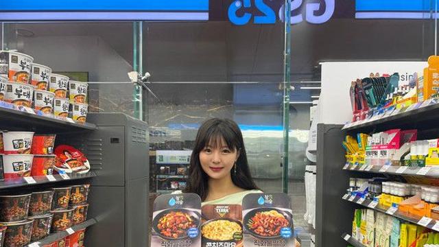 GS25, 업계 최초 '참이슬' 맞춤형 안주 선보인다!