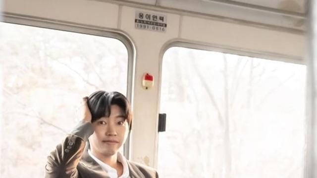 '정규 예고' 임영웅, 유튜브 채널 누적 조회수 29억 2천만 뷰 돌파
