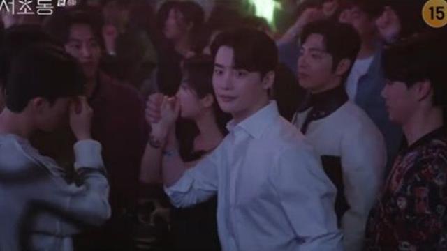 '서초동' 이종석, 문가영과 클럽서 손잡기…로맨스 시동 걸렸다