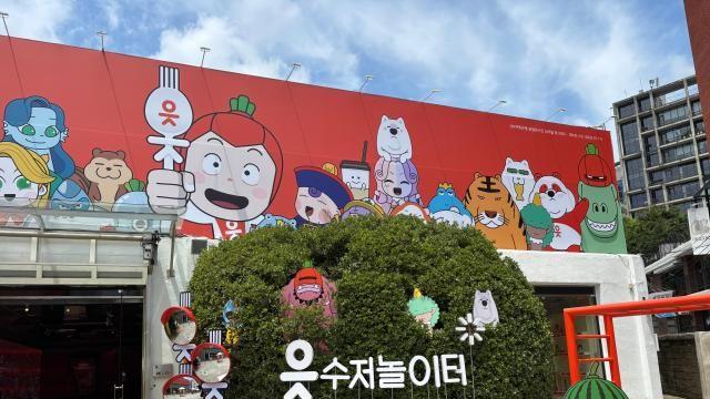 [르포] '읏'음 터지는 금융 놀이터…OK저축은행의 MZ세대 공략법