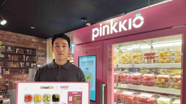 이마트24, 무인 과일냉장고 ‘핑키오’ 도입…1인 가구 겨냥 소용량 과일 강화