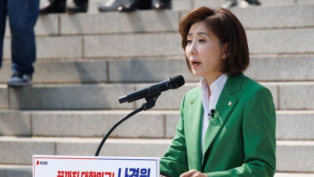 나경원, 전당대회 출마 포기…“국힘 재건위해 고민할 것”
