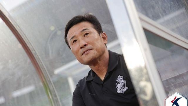 [K리그2 인터뷰] ‘쓰리백 카드’ 경남 이을용 감독 “완전히 내려서는 건 아니야, 단레이 받쳐줄 방법 고민”