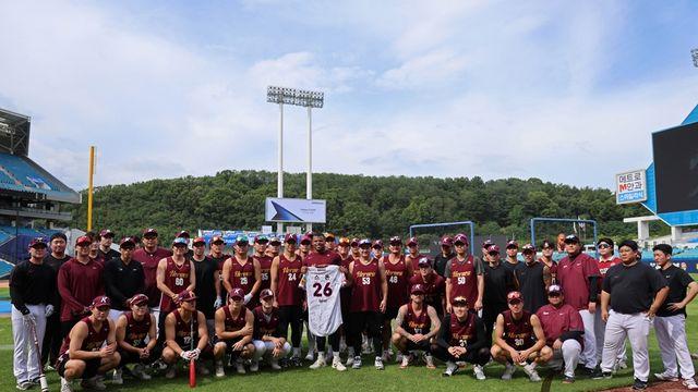 키움, '6주 계약 종료+현역 은퇴' 스톤 송별 행사 열어…스톤 