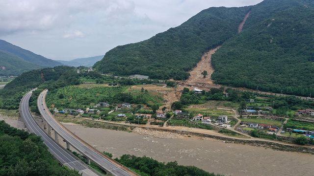 산사태 발생 국도 3호선 진주∼산청 구간 이틀째 차단