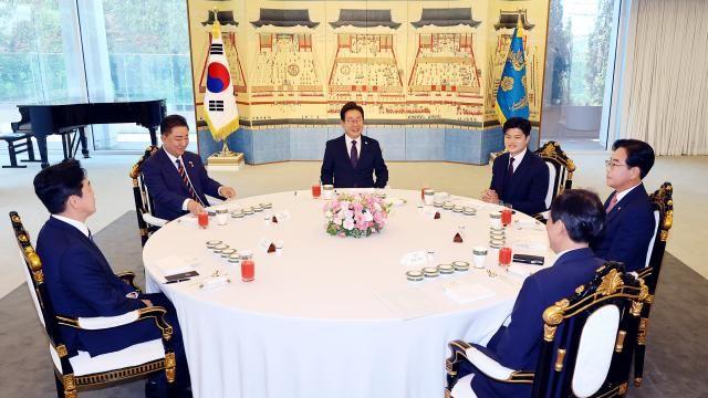 李, 전날 여야 원내대표 회동…인사청문회 의견 청취