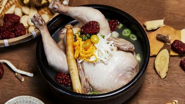 인삼부터 대추까지...삼계탕 속 재료는 먹는 걸까? 버리는 걸까?