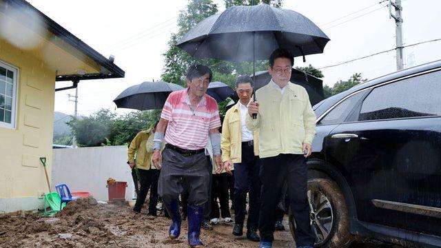 이 대통령, 산청 폭우 피해 현장 점검...“실질적 피해 복구·지원 이뤄져야”
