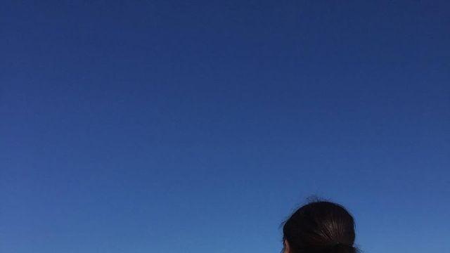정소민, 작정하고 '빨간 맛'…산토리니를 통째로 삼킨 과즙미 비주얼