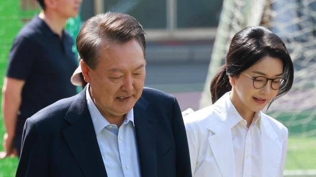 김건희특검, 윤석열·김건희 첫 소환통보…정면 조사 착수