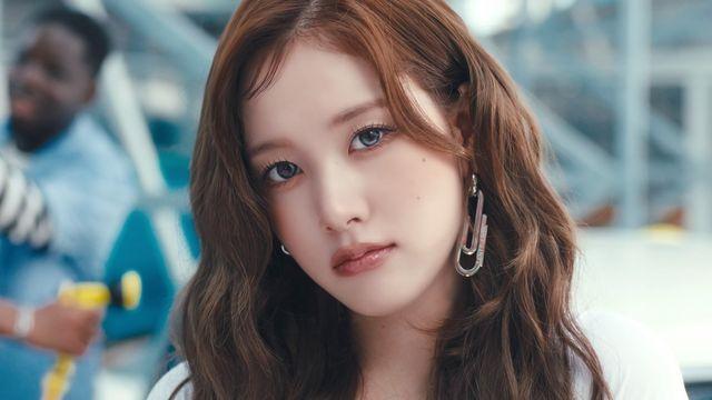 ‘서머퀸’ 스테이씨, 이유 있는 질주…‘I WANT IT’ MV 선공개 [DA:신곡]