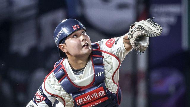 “애비 어릴 적과 어쩜 그리 똑같니”…어머니 연락 온 김태형 롯데 감독, 박재엽 보며 웃는 이유 [SD 비하인드 베이스볼]