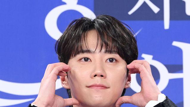 이준영, '폭싹'·'약한 영웅' 인기 잇는다…