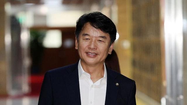 與 문진석 