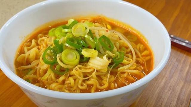 해장 효과 즉시 나타나는 콩나물 라면 '비린내'는 이렇게 잡으세요