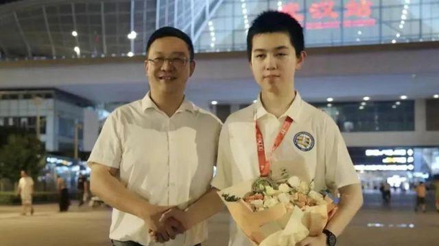 '국제수학올림피아드 1위' 중국팀의 뇌성마비 고교생 '화제'