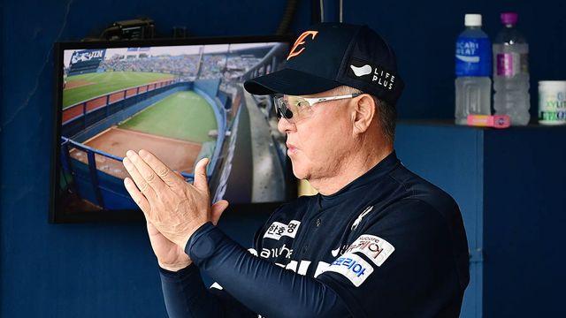 체크스윙 판독 도입, 최고참 감독도 반색…김경문