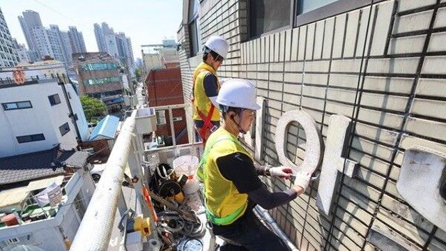 대구 중구청, 주인 없는 폐업 간판 철거