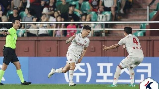 K리그1 수원FC, '퇴장 변수' 포항 5-1 완파…윌리안 멀티골