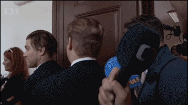 인터뷰하기 싫다고!!