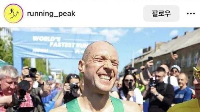 사람이 아닌거 같은 100km 마라톤 신기록 보유자,,