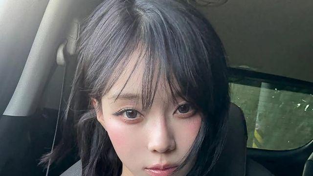 'AI 비주얼' 에스파 윈터, 파란 스타킹으로 구현한 '넥스트 레벨' 각선미